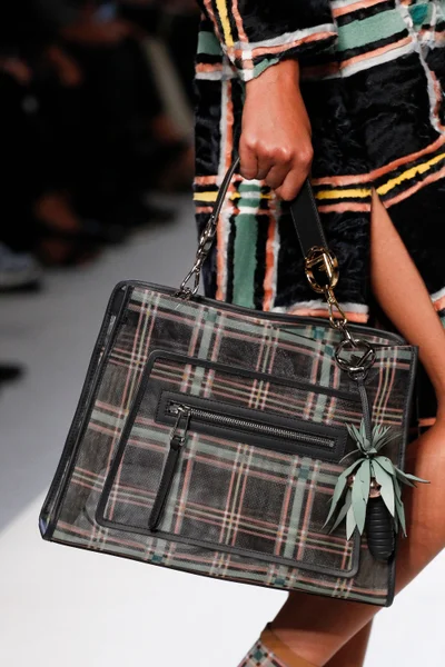 Look 75